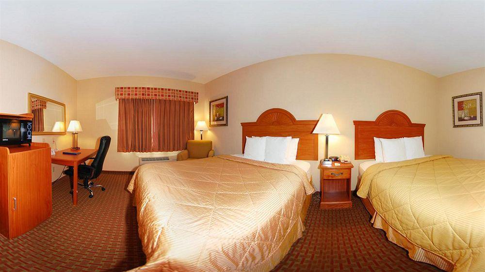 Super 8 By Wyndham Great Bend Hotel Exterior photo