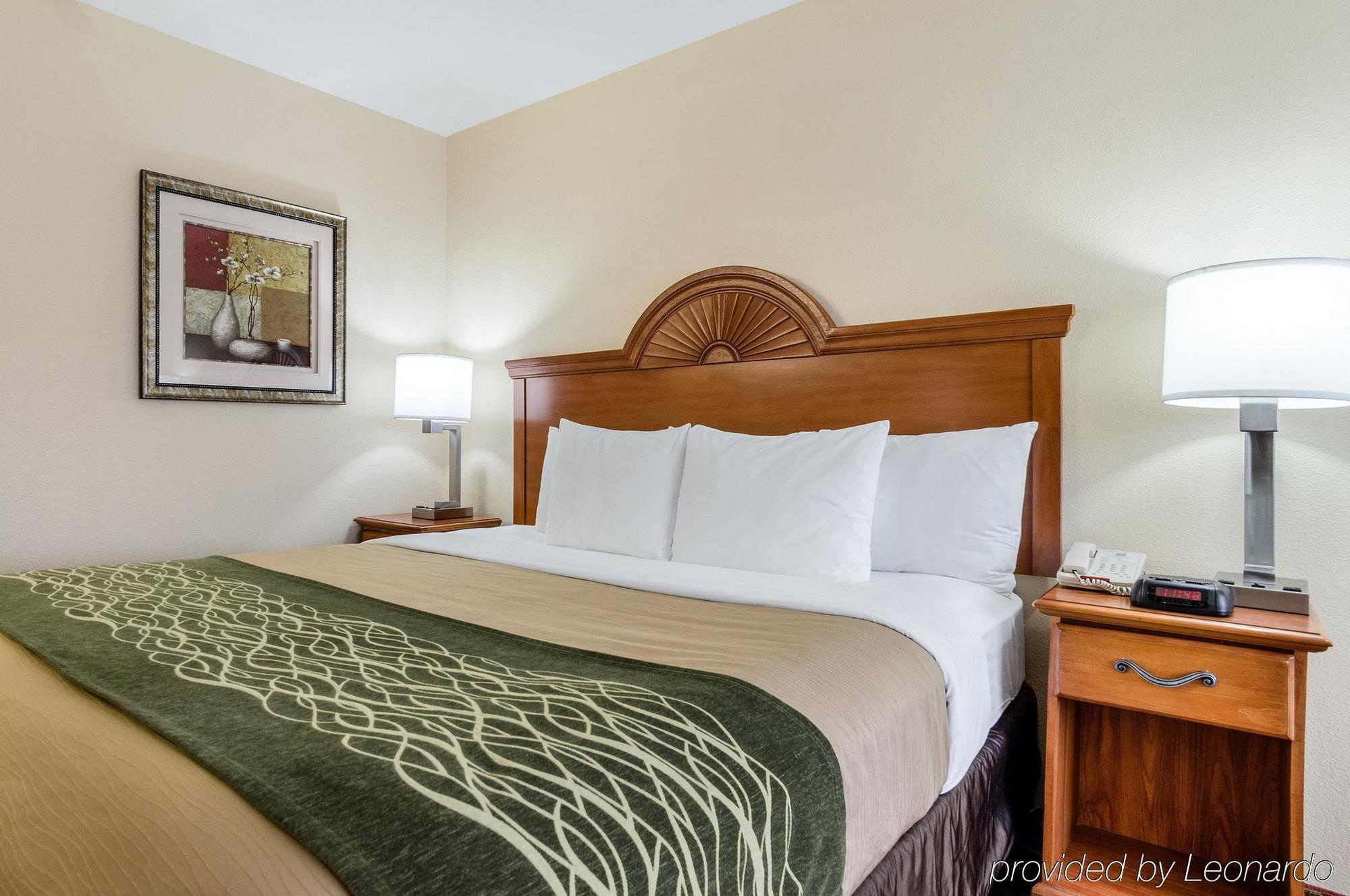 Super 8 By Wyndham Great Bend Hotel Exterior photo
