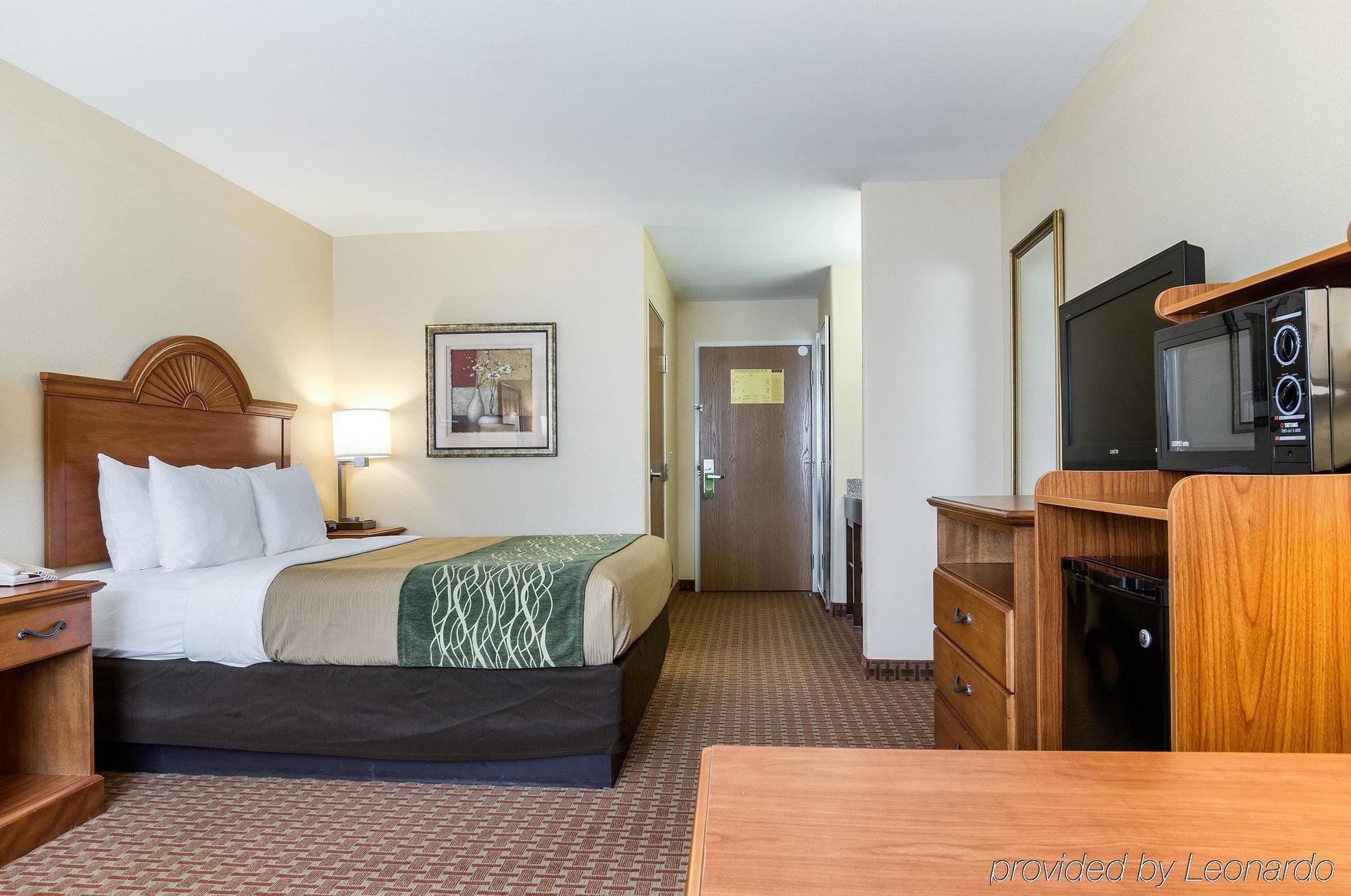 Super 8 By Wyndham Great Bend Hotel Exterior photo