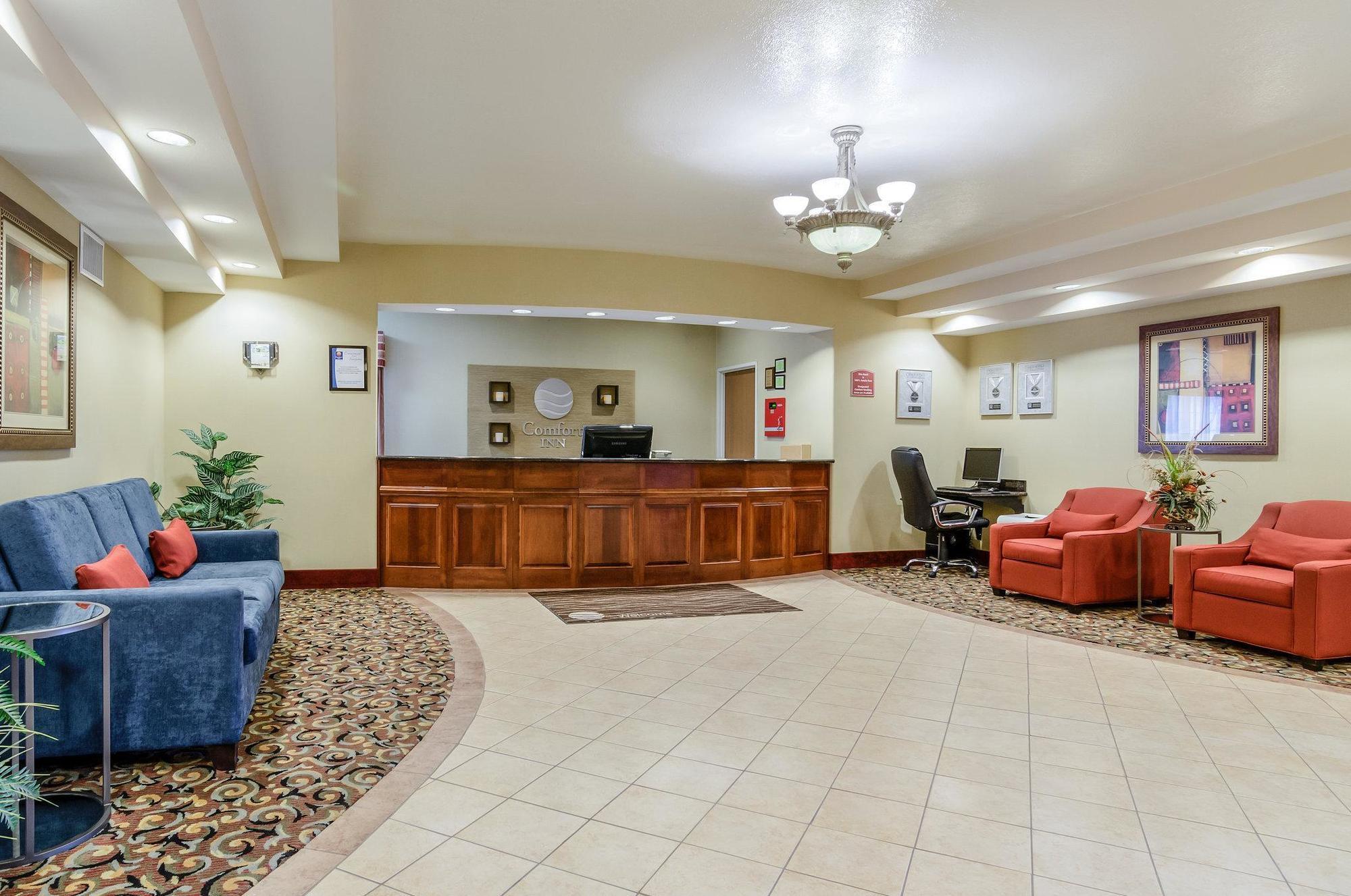 Super 8 By Wyndham Great Bend Hotel Exterior photo