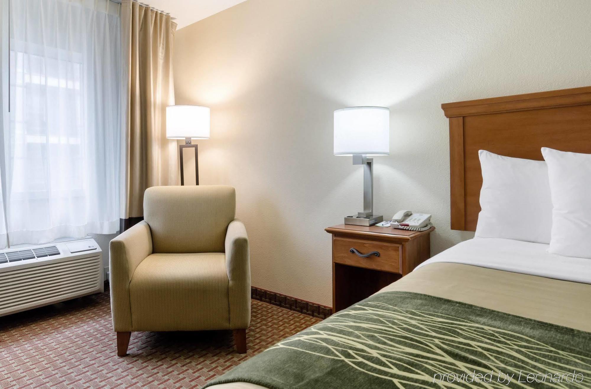 Super 8 By Wyndham Great Bend Hotel Exterior photo