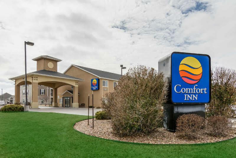 Super 8 By Wyndham Great Bend Hotel Exterior photo