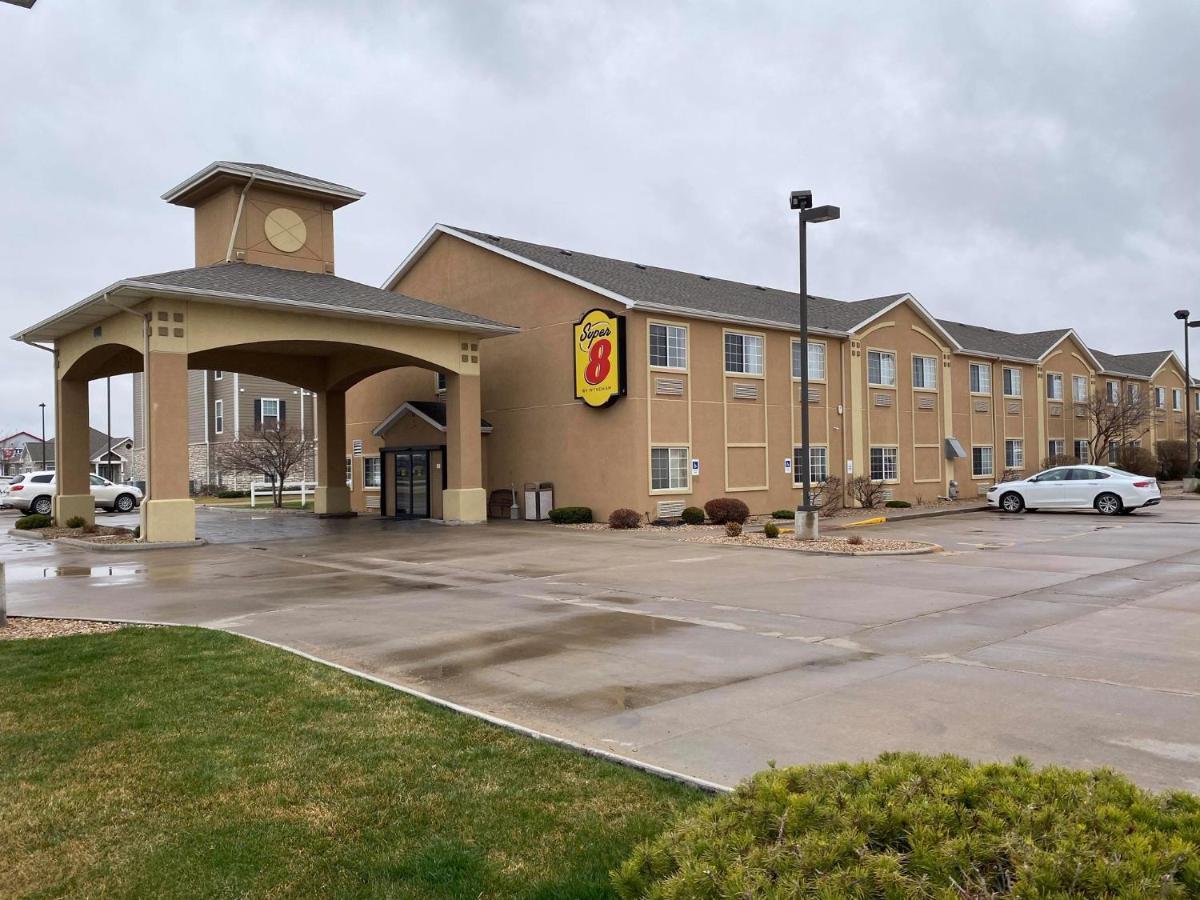 Super 8 By Wyndham Great Bend Hotel Exterior photo